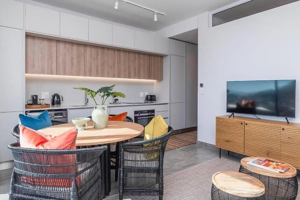Apartment Modern Escape At The Rubik & Rooftop Pool, Ac Cape Town